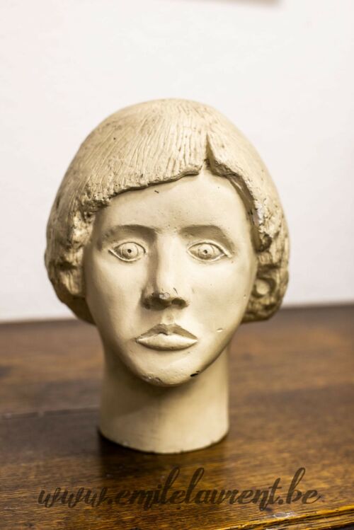 <b>Tête de femme</b><br>
Emile Laurent<br>
1957<br>
Plâtre<br>
Collection privée